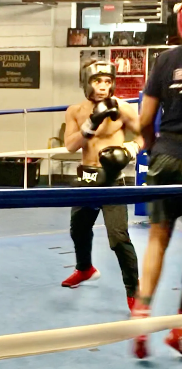 Romeo Schuler sparring at Windy City Boxing Club