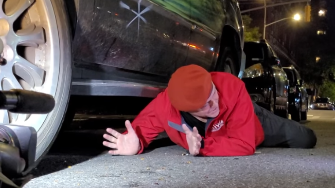 VIDEO: Curtis Sliwa encuentra pistola debajo de un SUV tras tiroteo en el Upper West Side, hay dos heridos