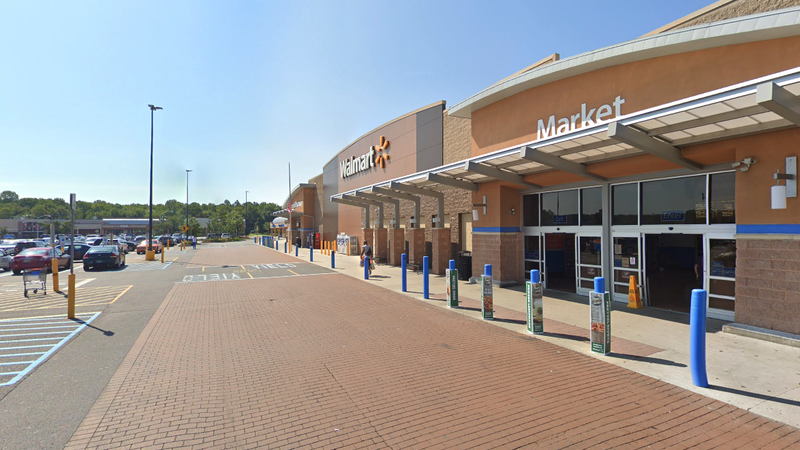 Un adolescente muerto y un hombre con herida de bala en el estacionamiento de un Walmart en Nueva Jersey
