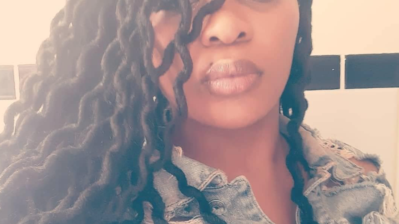 Gusanos caían de su techo, había dos cuerpos en descomposición en el piso de arriba