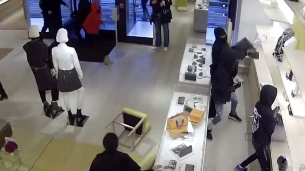 Police recover one of three cars used in Louis Vuitton theft at Oak Brook mall