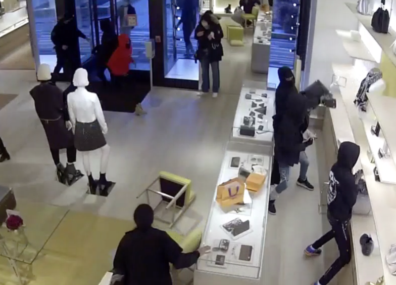 Video screen grab of a people stealing purses Wednesday at Oakbrook Center.