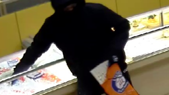 PHOTOS: Armed men brazenly rob Santa Rosa jewelry store