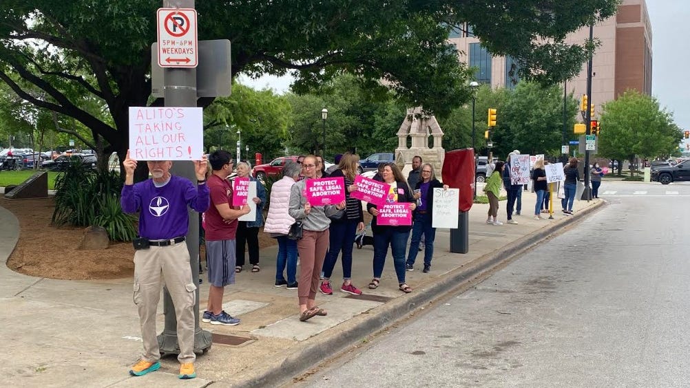 Pro-Choice protesters gather outside Tarrant County Courthouse