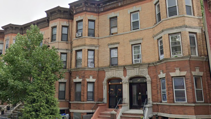 VIDEO: Brooklyn apartment fire injures 1
