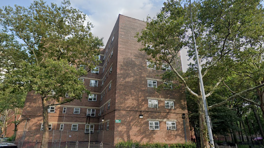 31-year-old shot and stabbed to death at Brooklyn NYCHA building: NYPD