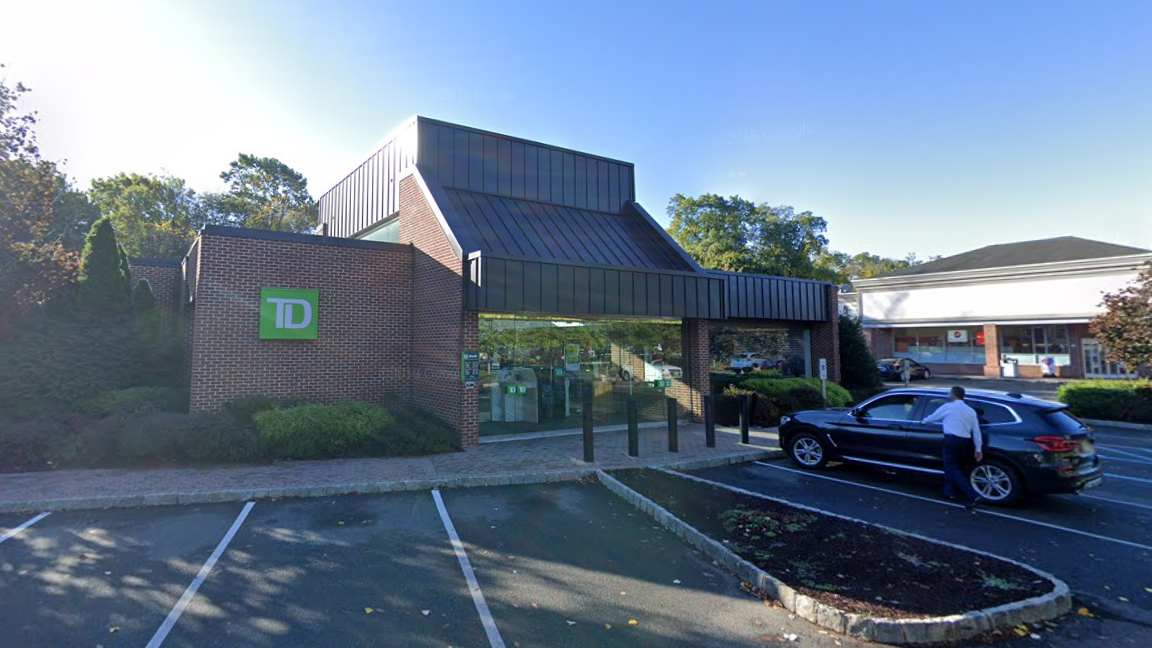 Man wearing gas mask, GoPro camera tries to rob NJ TD Bank by scaling counter - but fails