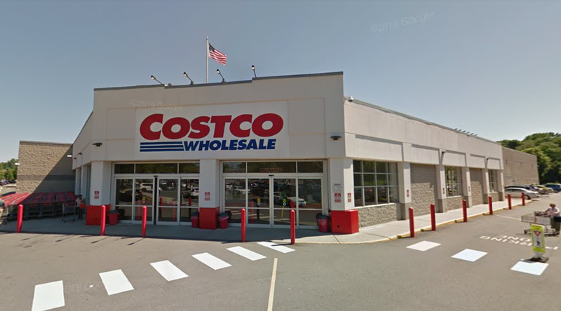 The Costco in Commack where a woman had her wallet stolen on Wednesday.