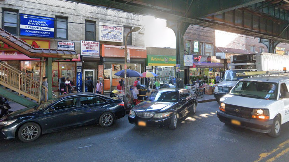 Teenager shot on Queens sidewalk, shooter at-large