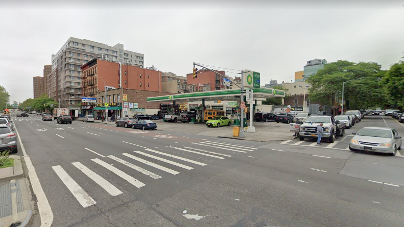 44-year-old man shot during East Harlem robbery, suspect at-large