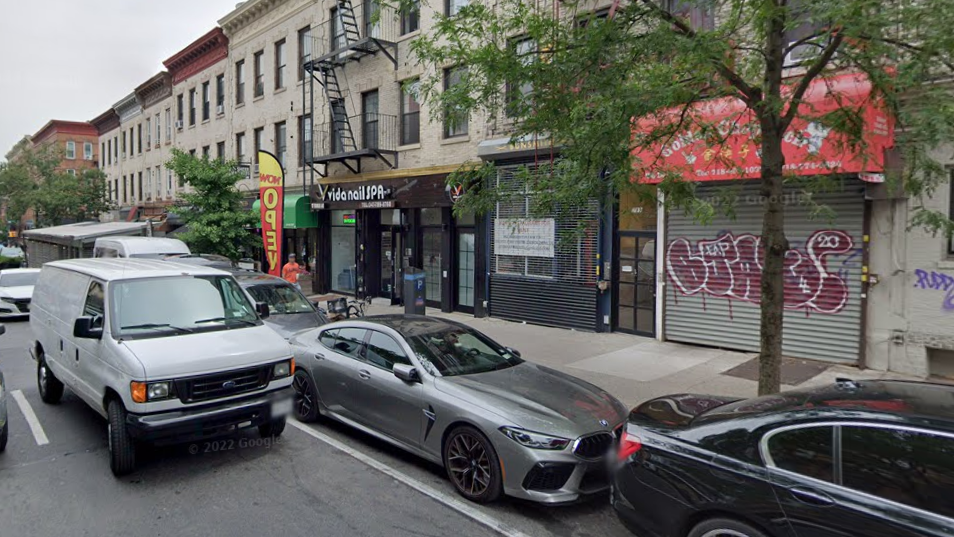 Early morning stabbing leaves 1 dead near Brooklyn Museum, suspect at-large
