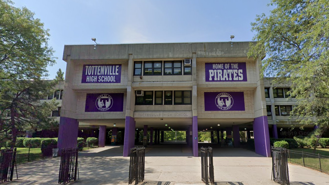 Student, 14, shot outside Staten Island high school