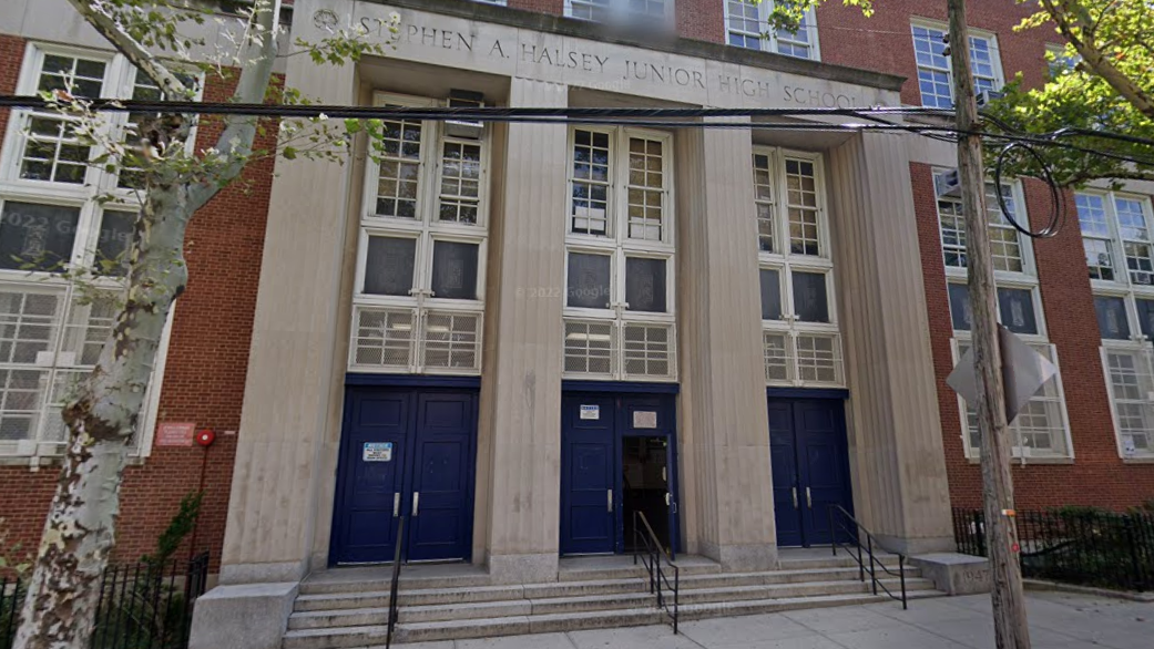 Queens middle school warns parents after man in van tries to abduct student