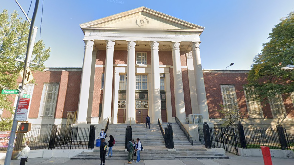 14-year-old student stabbed in front of Manhattan high school
