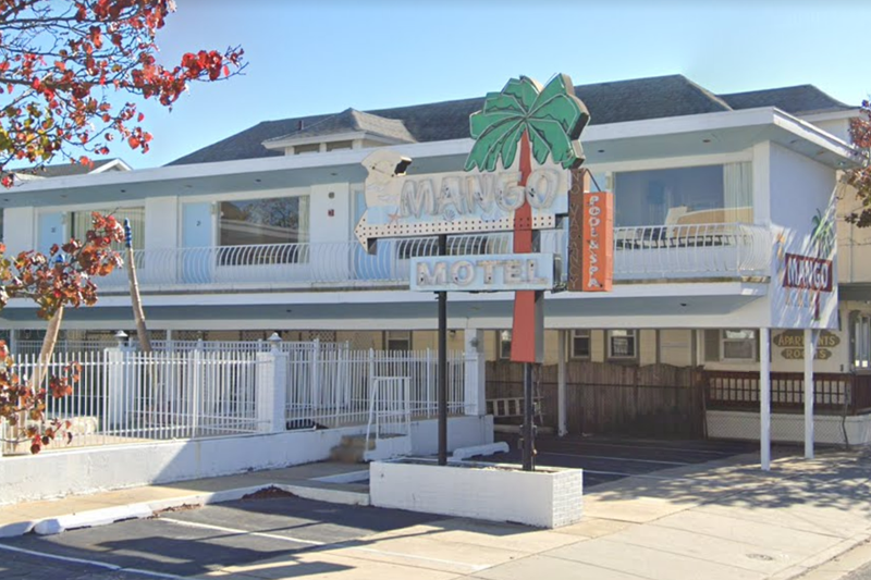 The Mango Hotel in Wildwood, where a man was arrested after police found bomb components in his room on Friday.