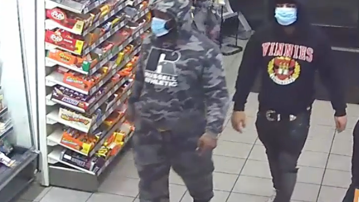 Robbery duo steals man's glasses, sneakers in LES subway station