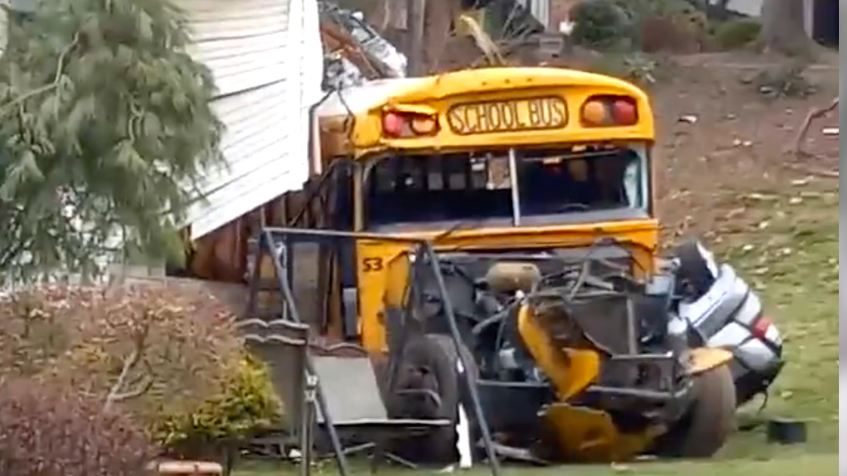 SCHOOL BUS CRASH: Multiple kids, driver hospitalized after Yeshiva bus crashes into Rockland home