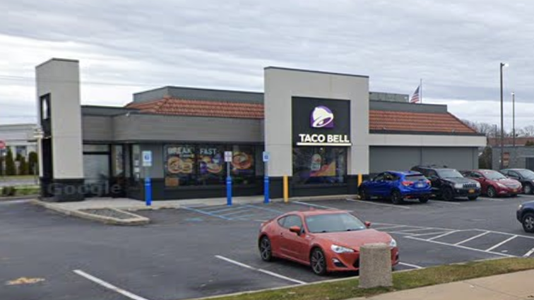 Man, 19, stabbed in LI Taco Bell parking lot