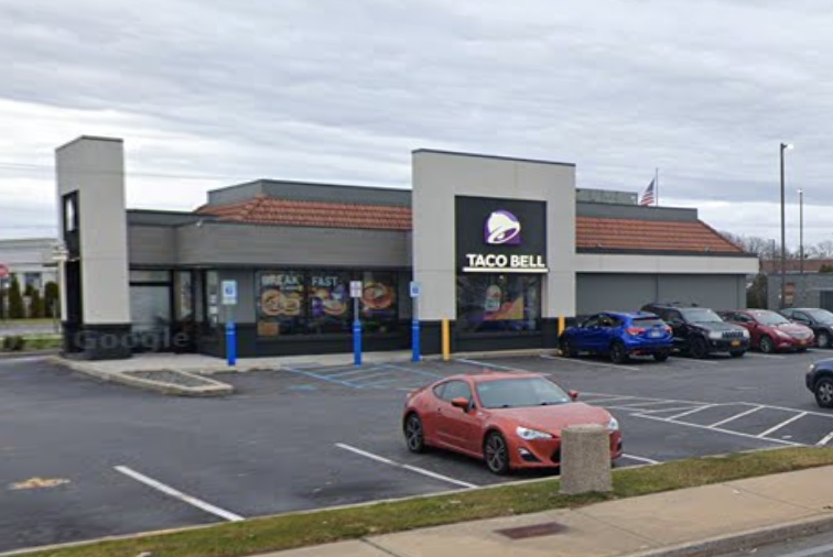 Taco Bell location on Broadhollow Road in Farmingdale, N.Y.