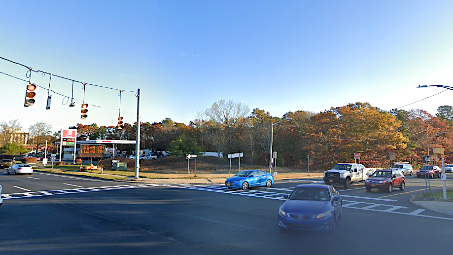 Chaos as LI driver runs red light to escape road-raging man who slit throat of passenger
