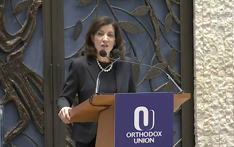 Hochul speaks at the Lincoln Square Synagogue on Dec. 12, 2022