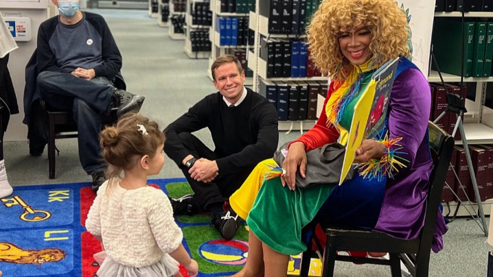 Anti-LGBTQ protesters attempt to disrupt Drag Story Hour at Manhattan library