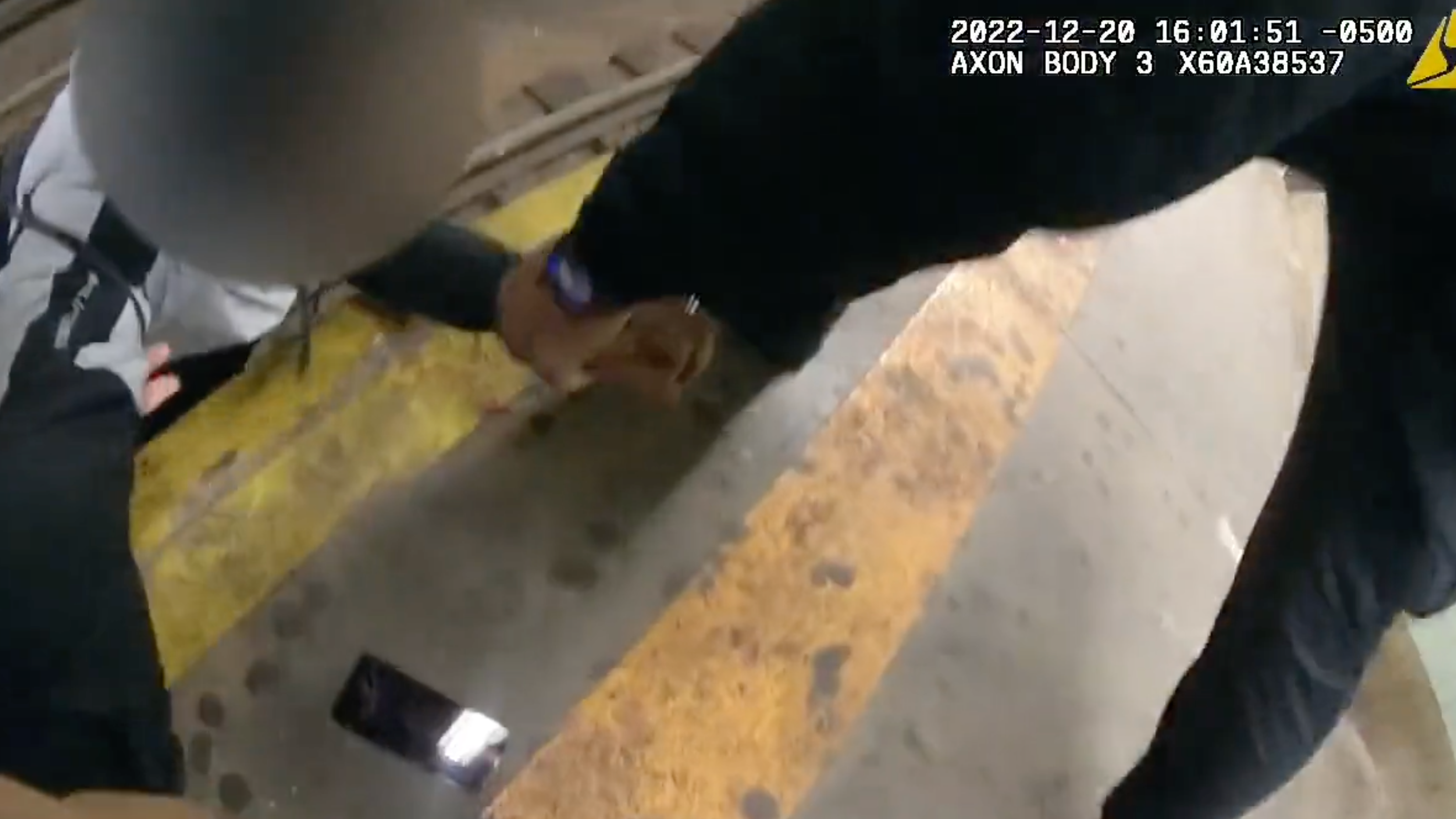 VIDEO: NYPD duo saves man who fell onto Brooklyn subway tracks