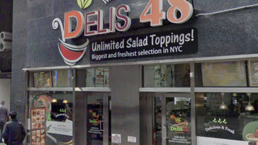 Man, 34, slashed in face near Rockefeller Center Christmas tree