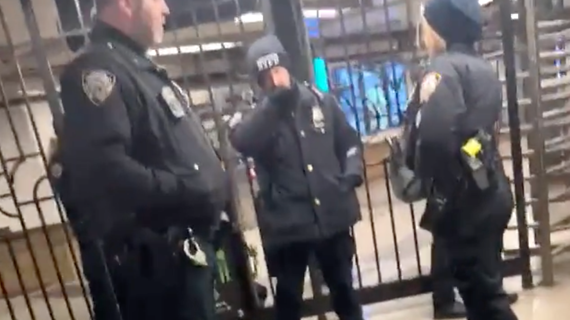 Subway conductor pepper-sprayed aboard Harlem train: NYPD