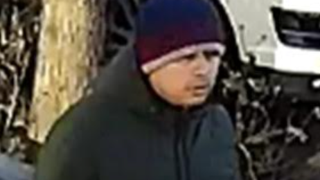 Man forces woman to ground in Queens purse-snatching: police