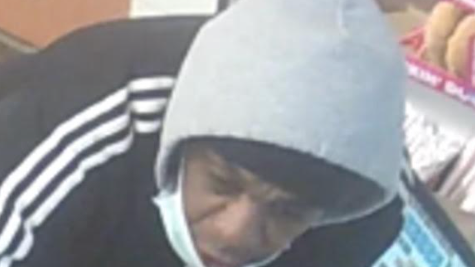 VIDEO: Knife-wielding robber threatens Manhattan Dunkin' worker