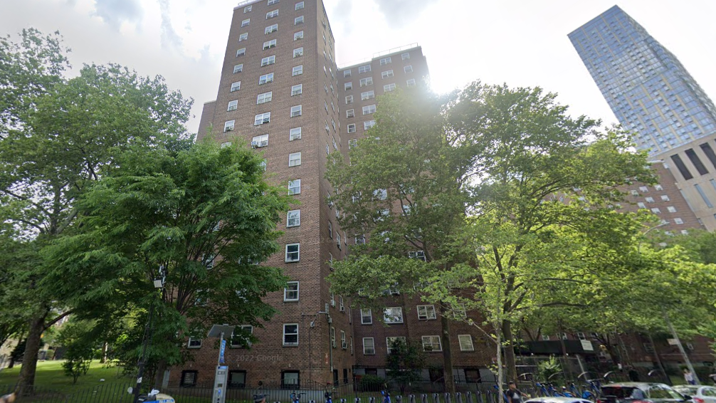 Man, 25, fatally shot in head at East Harlem NYCHA complex, suspect at-large