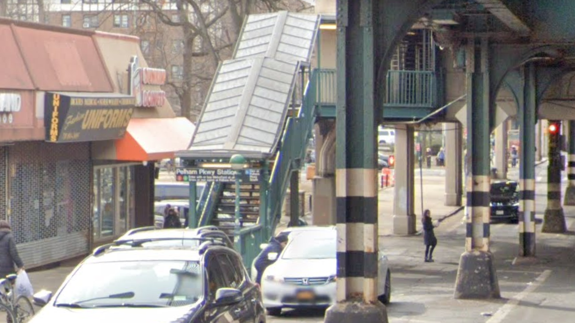 Man fatally struck by 2 train at Bronx subway station