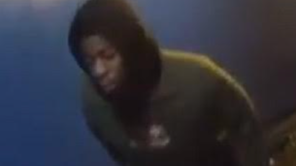 NYC scammer steals thousands of dollars from good Samaritans who lent phone: police
