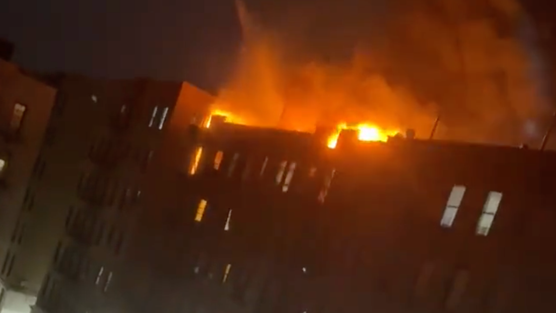 4 injured in massive 4-alarm fire at Bronx apartment