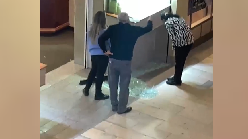 2 men steal $100K worth of watches from SI Mall jewelry store, suspects at-large