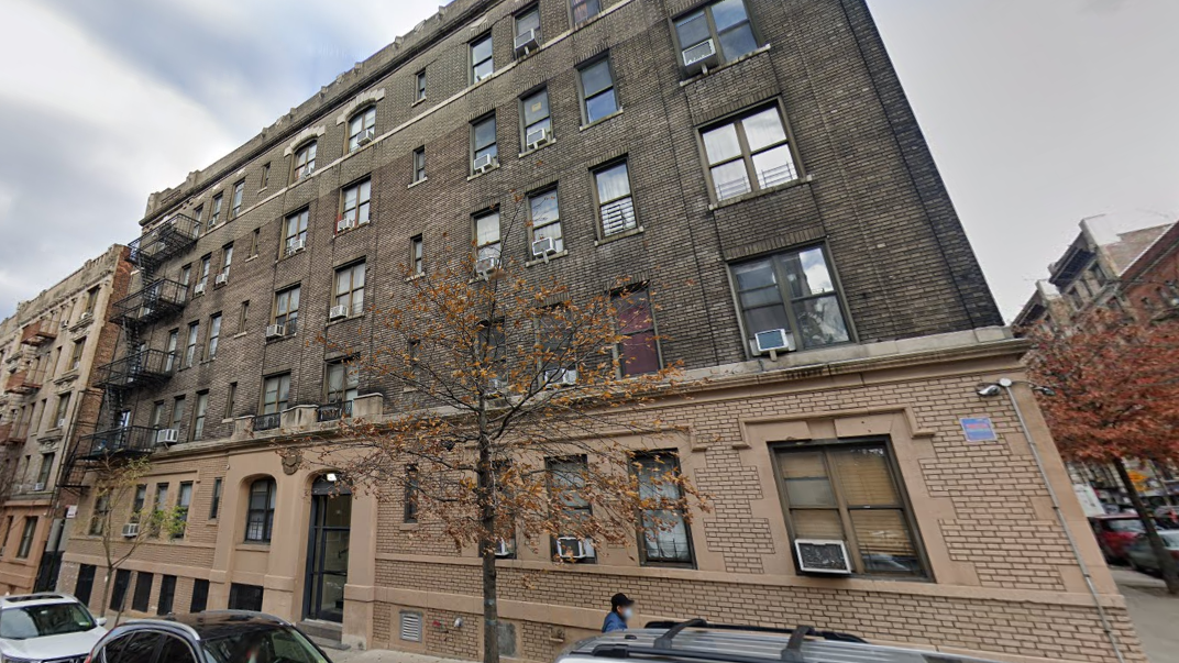 1 dead in fire at Washington Heights apartment building