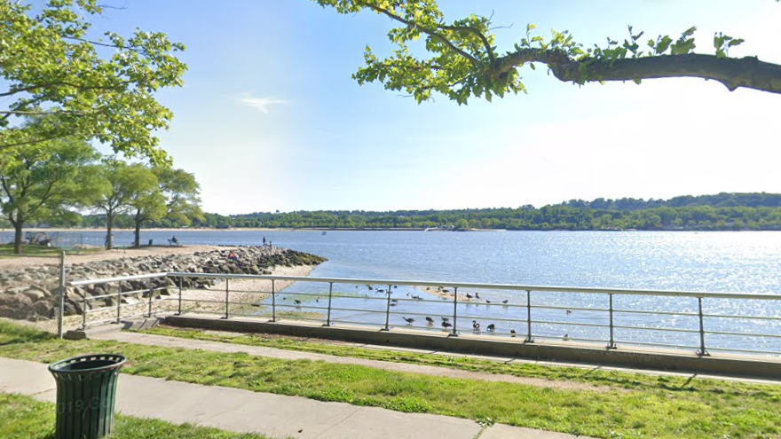 1 killed after car plunges into Hempstead Bay on Long Island