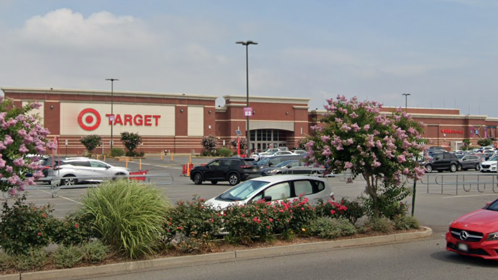 4 young kids, 2 adults struck by gel pellets at Brooklyn shopping center