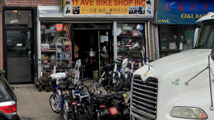 2 firefighters hurt in blaze at Brooklyn e-bike store