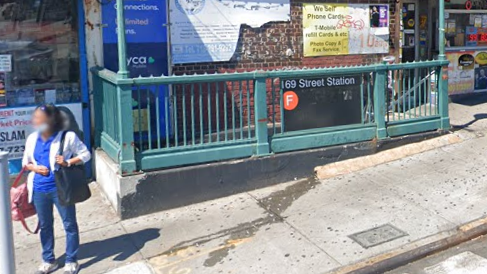 Man fatally struck by train at Queens subway station: police