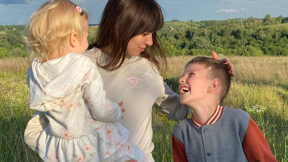 Ukrainian mother who fled the war to NYC reflects on life 1 year after Russia's invasion
