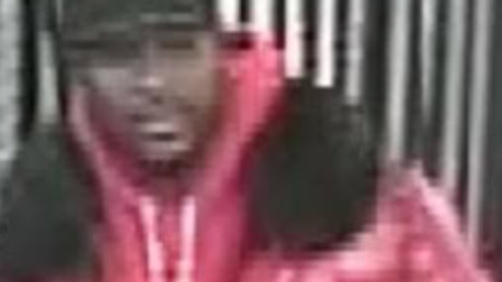 Man wielding wine bottle robs subway rider in Brooklyn: police