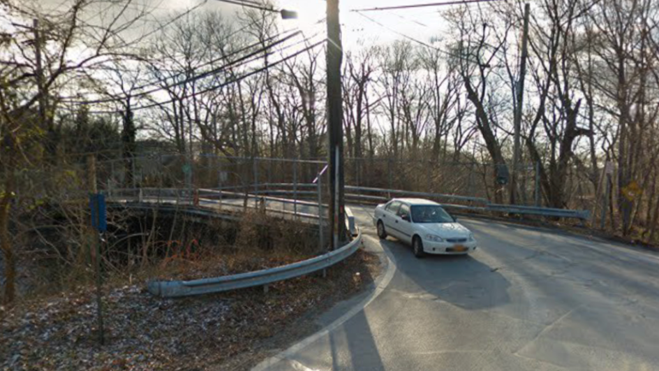Suffolk County warns MTA: Bridge over LIRR could collapse any day