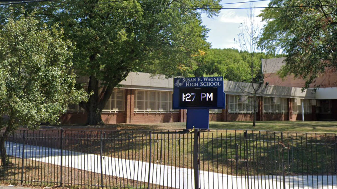Student allegedly punched teacher at SI high school