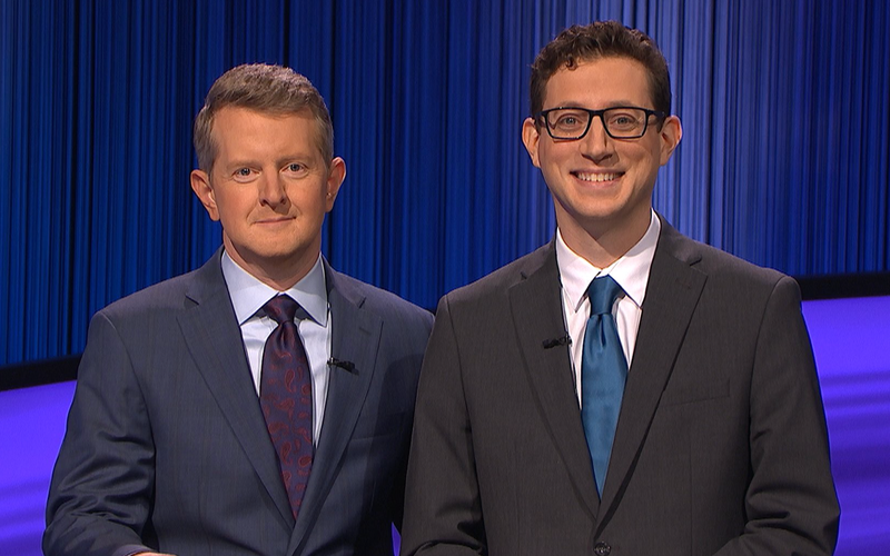 “Jeopardy!” host Ken Jennings (left) with contestant Zach Wissner-Gross.