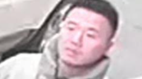 Man critically injured in Manhattan stabbing; attacker at large