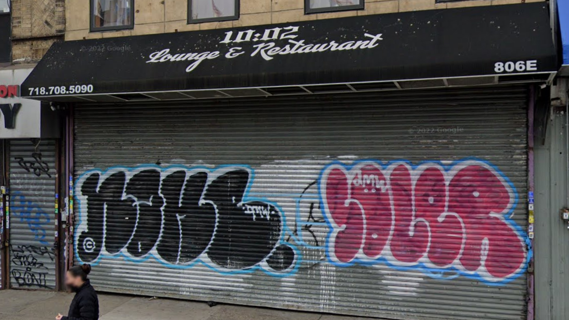 1 man killed, another injured in shooting outside Bronx restaurant