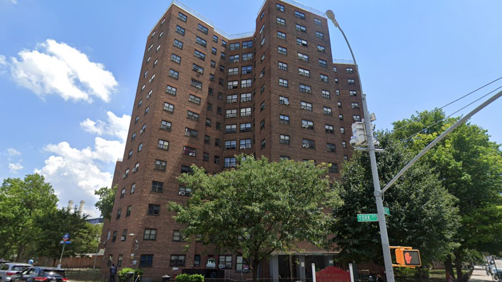 2 women stabbed at Brooklyn NYCHA development; man in custody: police