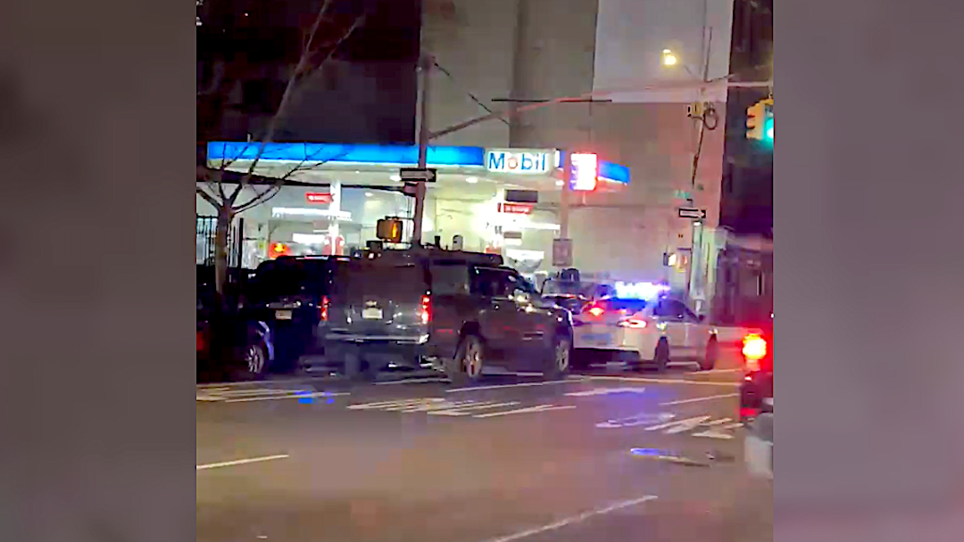 Motorcyclist slashes Hell's Kitchen gas station worker in face